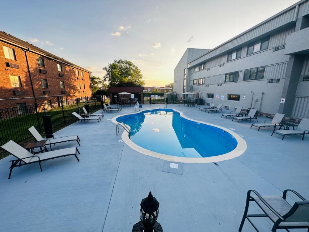 Comfort Inn & Suites North At The Pyramids